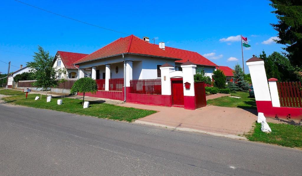 Almosdi Topart Vendeghaz Exterior photo